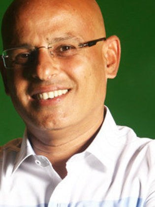 عباس شاهين