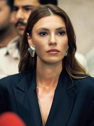 يسرا جايك