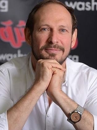 أيمن الشيوي