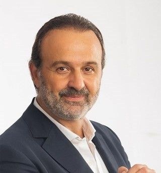 أيمن عزب