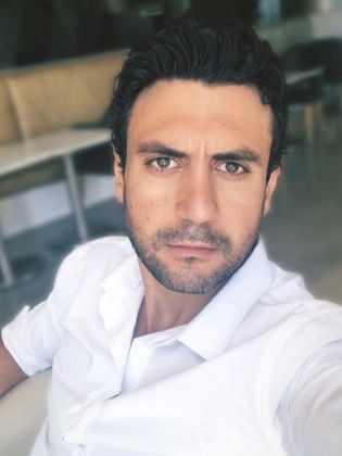معتز حسين