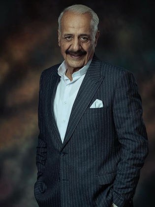 أيمن زيدان
